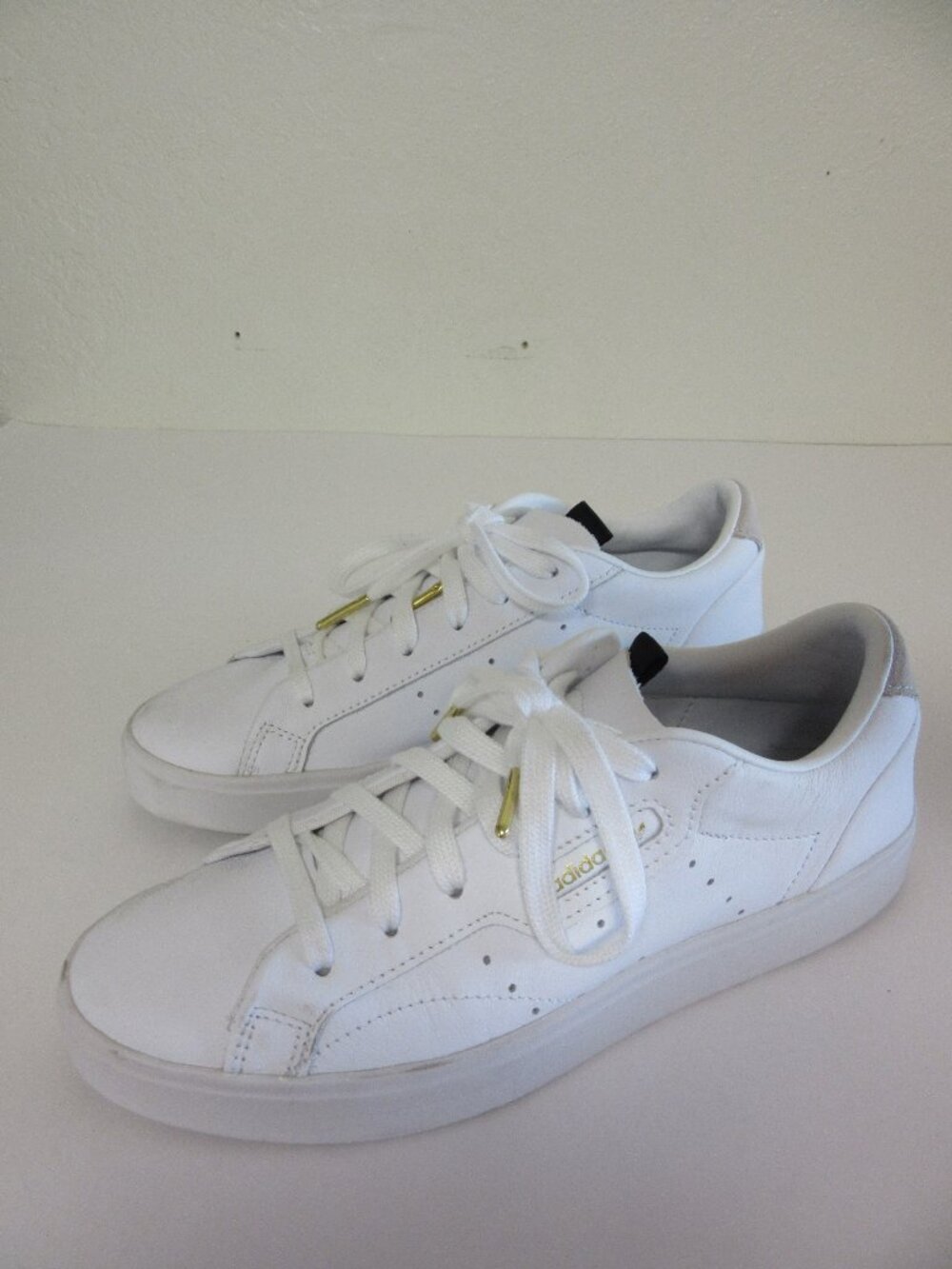 Adidas Sleek Crystal White Minimalist 6 1/2 Comfort Tennis Shoe